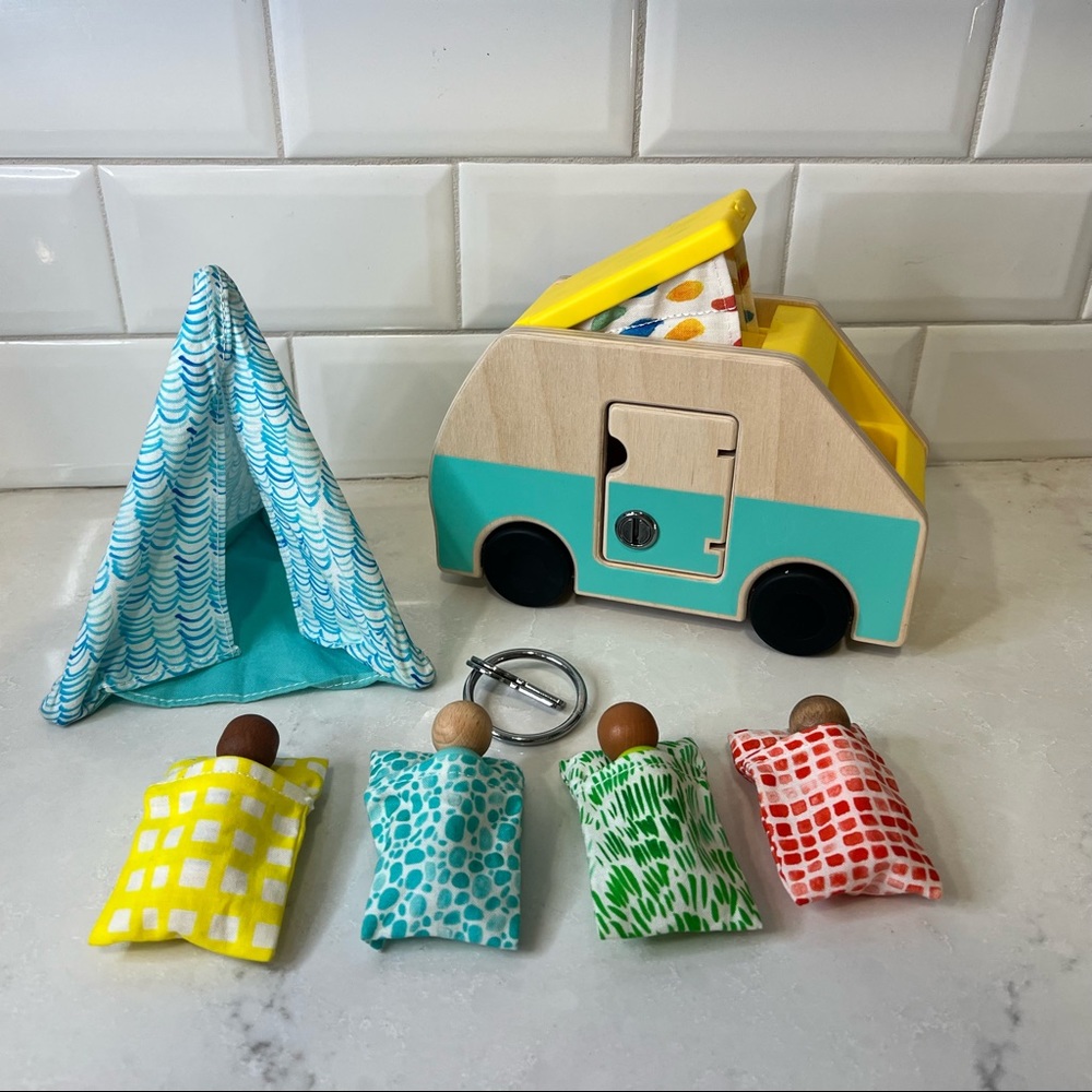 Wooden Camper Playset with Colorful Accessories